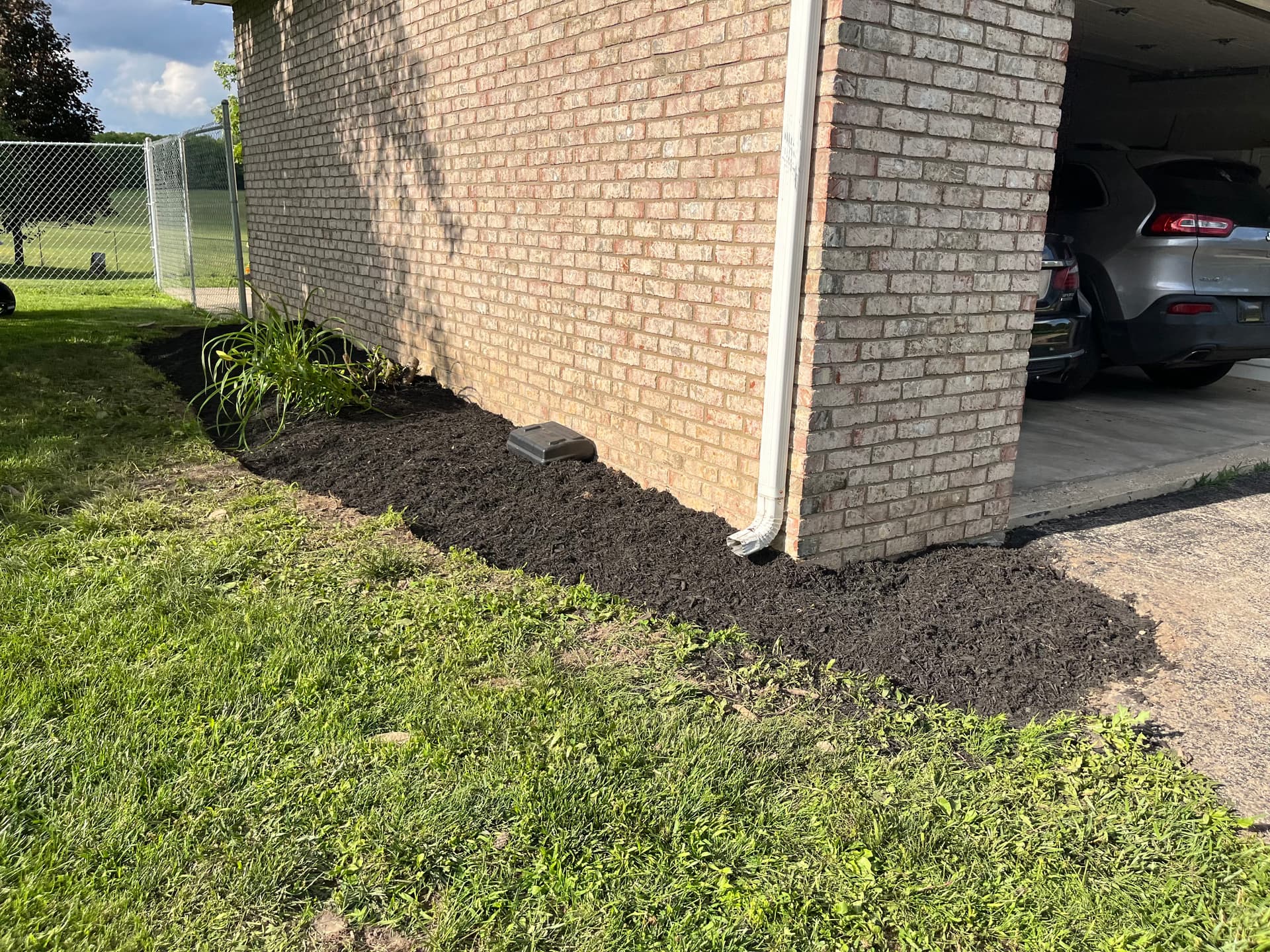 Gallery photos for Landscaping Cleanup and Mulch Refresh in West Liberty: Image #4