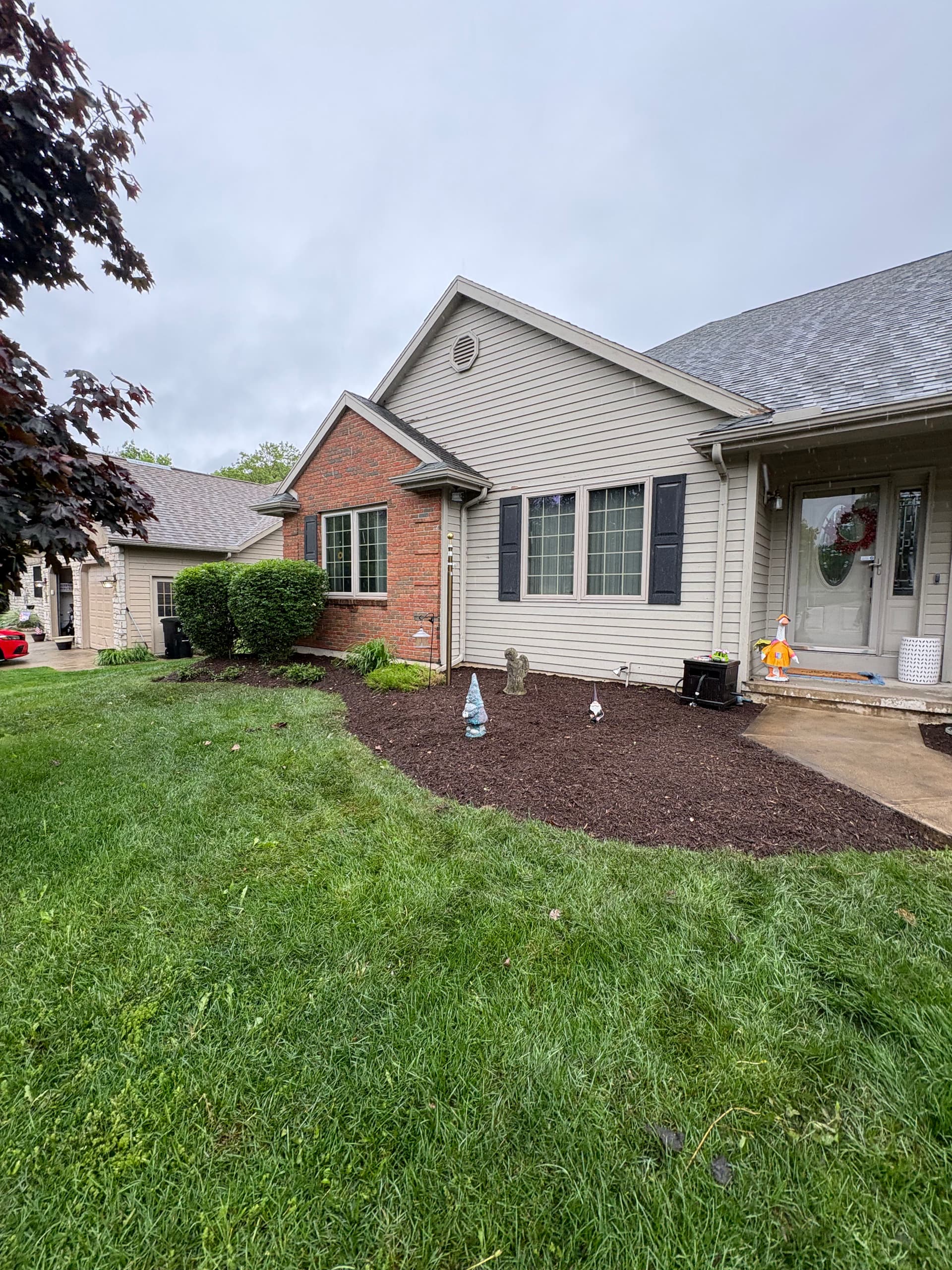 Gallery photos for Bed Cleanup, Shrub Trimming and Fresh Mulch in Bellefontaine: Image #5