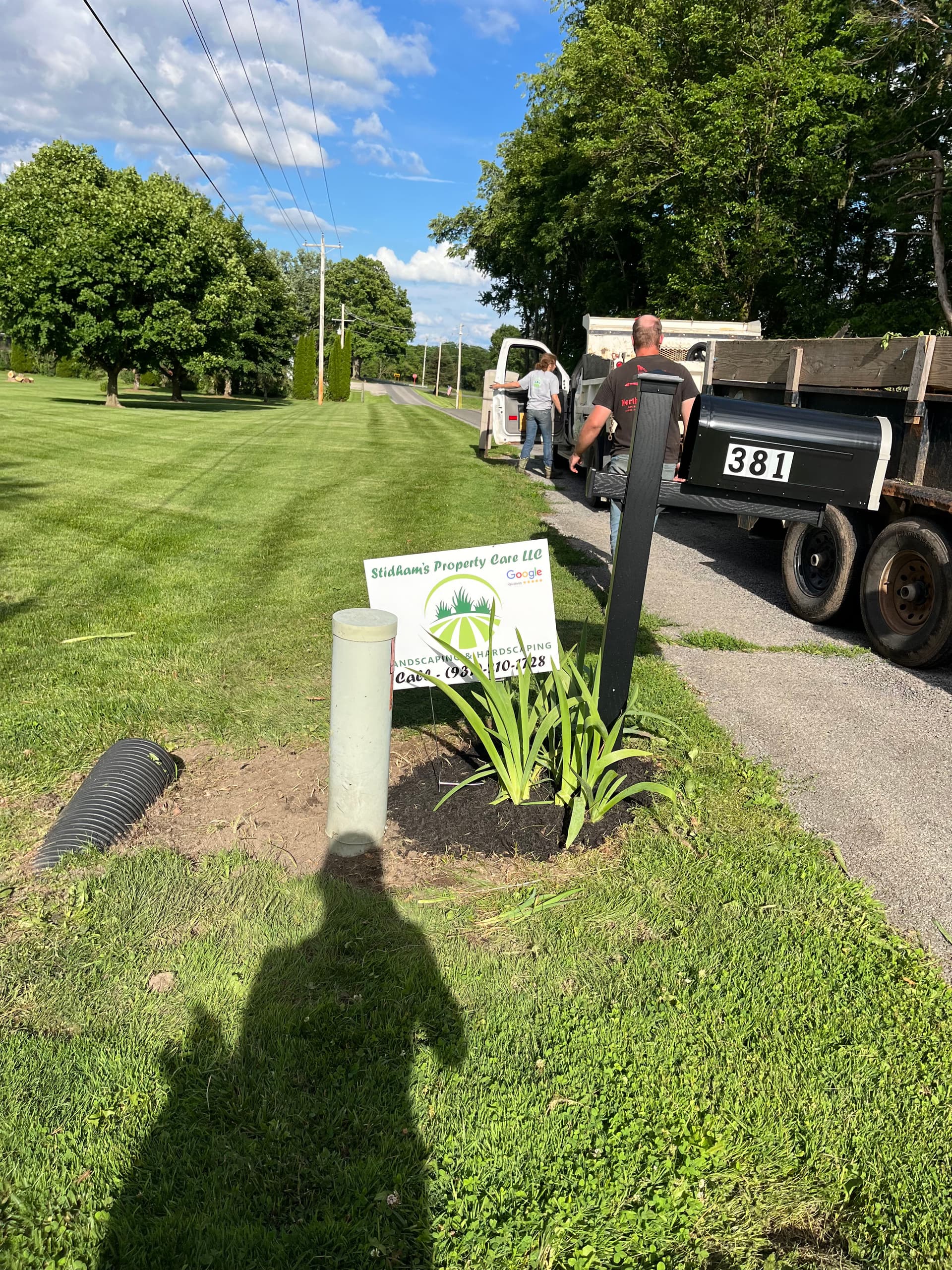Gallery photos for Landscaping Cleanup and Mulch Refresh in West Liberty: Image #8
