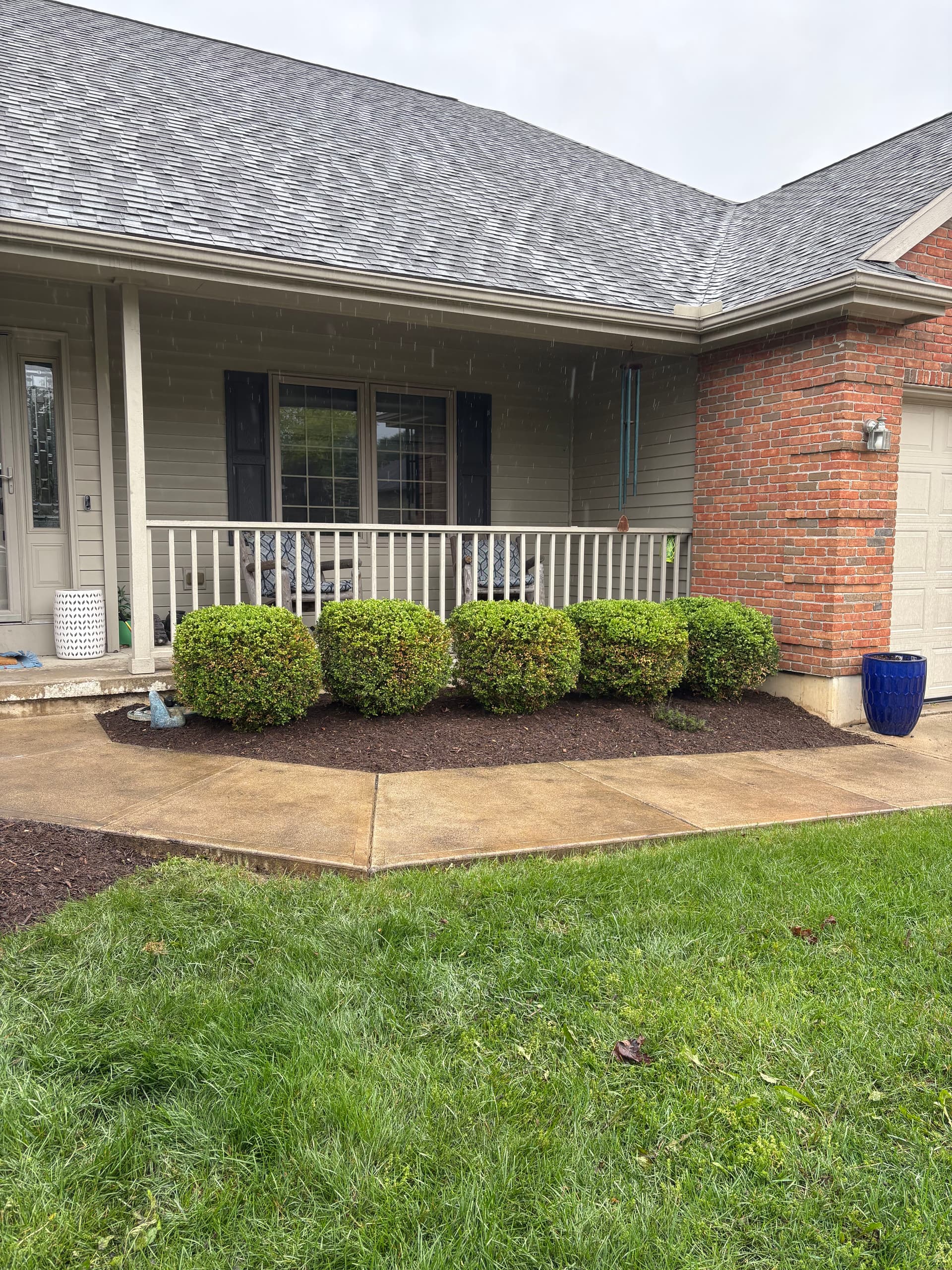 Gallery photos for Bed Cleanup, Shrub Trimming and Fresh Mulch in Bellefontaine: Image #4