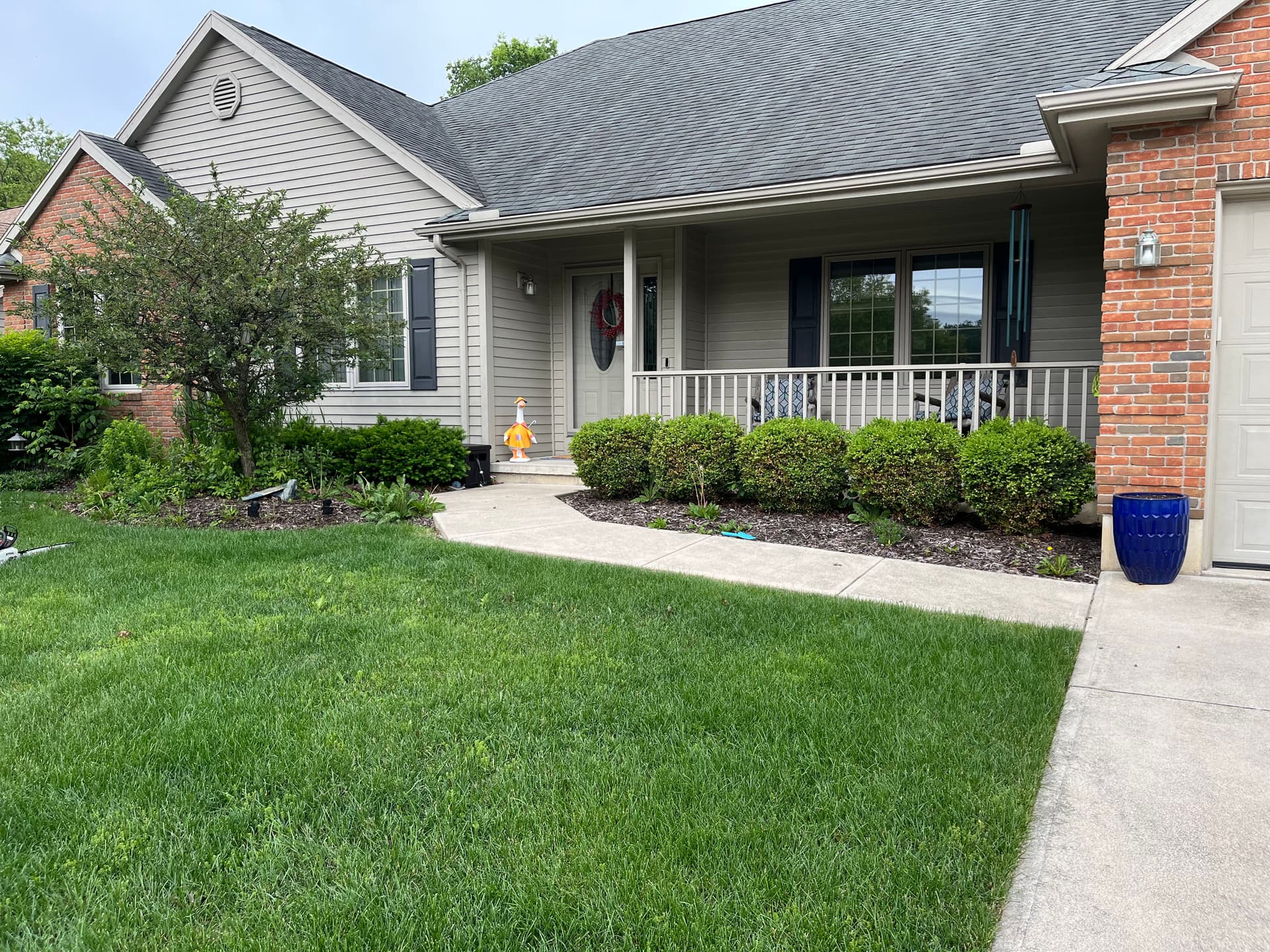 Bed Cleanup, Shrub Trimming and Fresh Mulch in Bellefontaine image