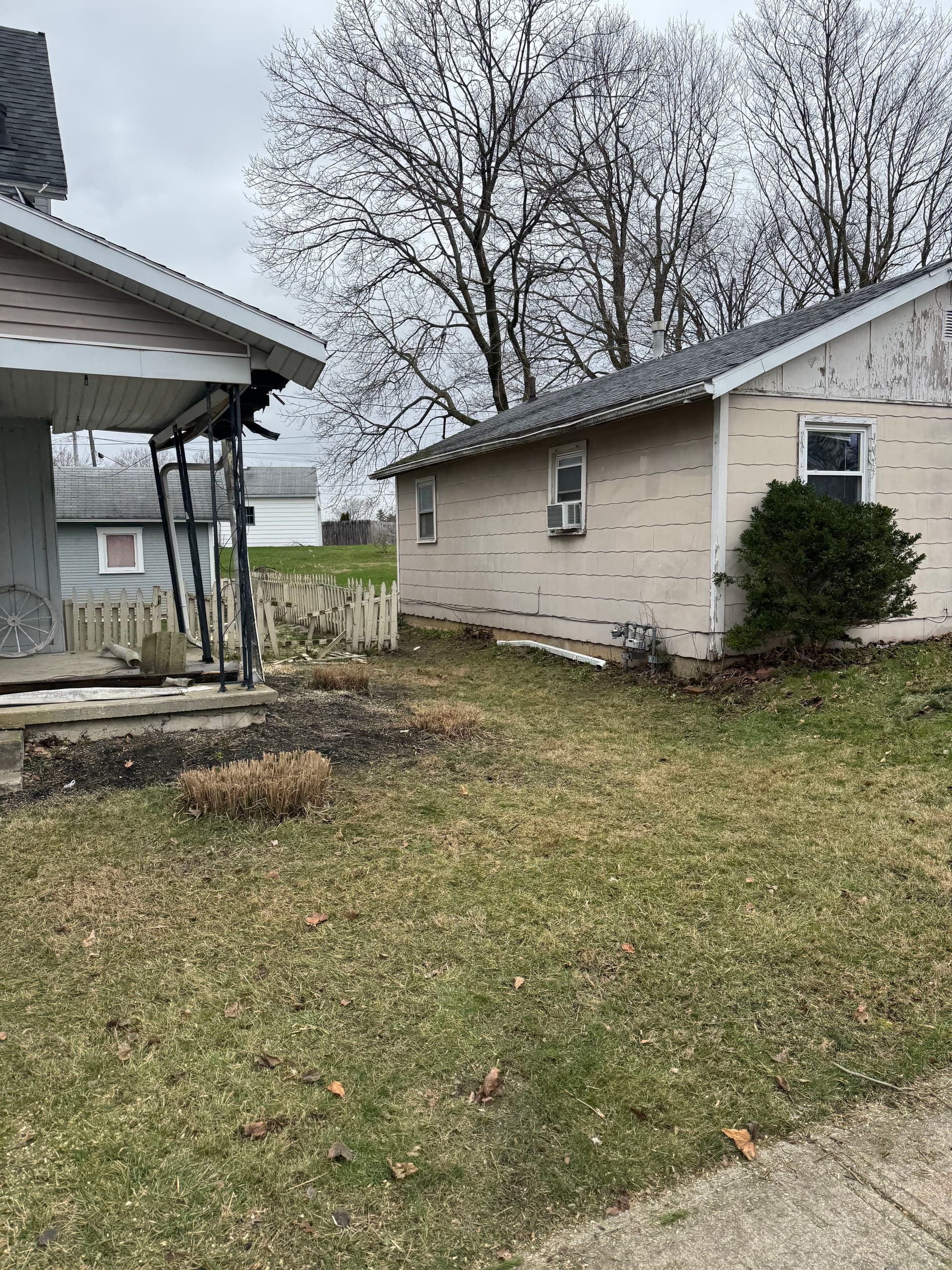 Gallery photos for Swift Fallen Tree Cleanup After Storm: Image #4