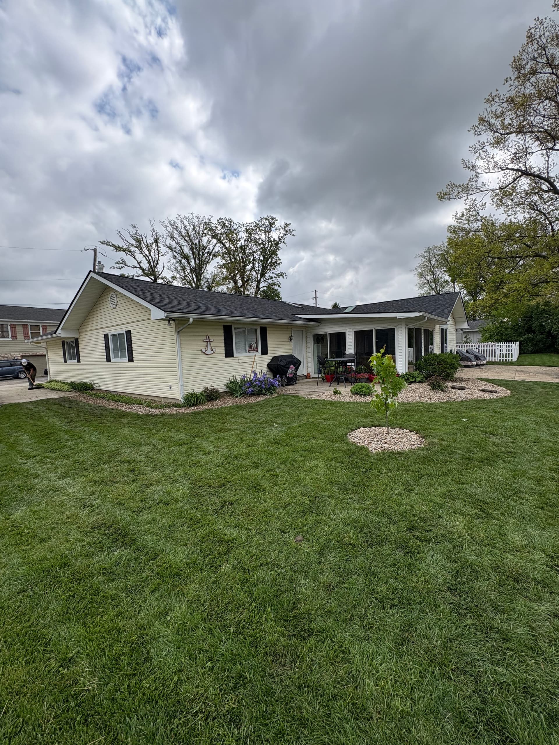 Gallery photos for Lake Property Bed Cleanup Mulch and River Rock Done Right: Image #7